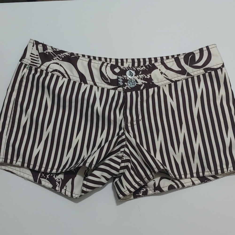 Volcom Shorts - Picture 6 of 7
